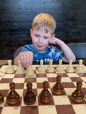 Занятия по шахматам и шашкам