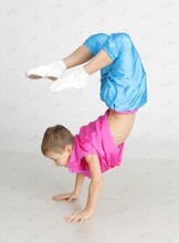 Занятия по эстрадным, современным, бальным танцам для детей 3-4 года