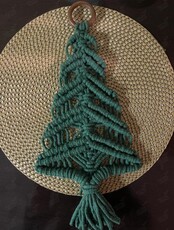 Мастер-класс "Ёлочка из макраме"