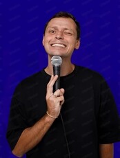 Виктор Комаров