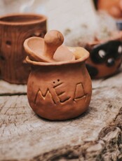 Семейный мастер-класс по ручной лепке из глины "Горшочек для мёда"