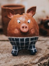 Мастер-класс по ручной лепке из глины "Копилка-хрюшка"