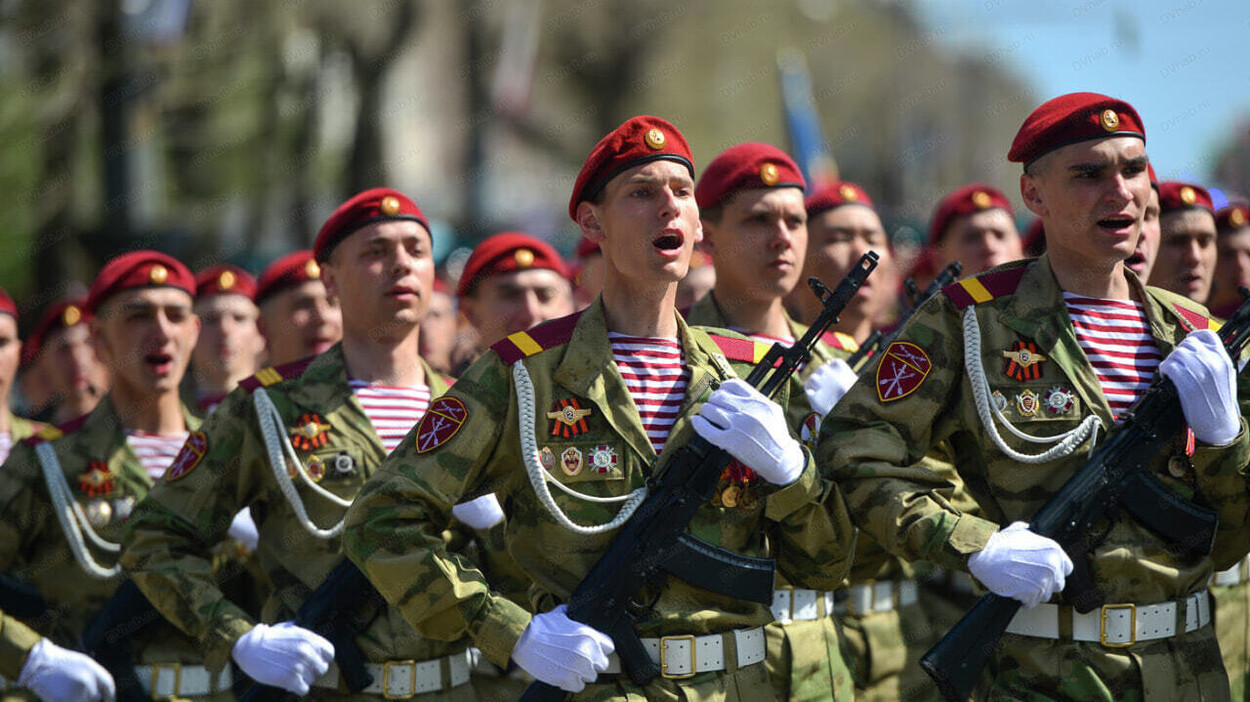 Военный парад, посвященный 79-й годовщине Победы в Великой Отечественной  Войне в Хабаровске 9 мая 2024 в Площадь им. Ленина