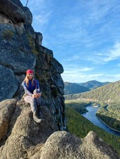 Поход к скалам Надгэ