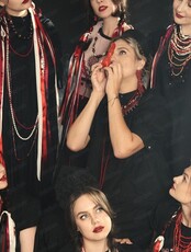 Спектакль "Красные бусы"