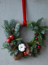 Новогодний мастер-класс по флористике «Хвойный праздничный венок»