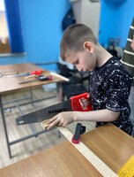 Пробные занятия по электронике и столярному делу для детей