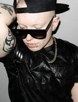 Huzzy B (Хаззи Би)