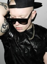 Huzzy B (Хаззи Би)