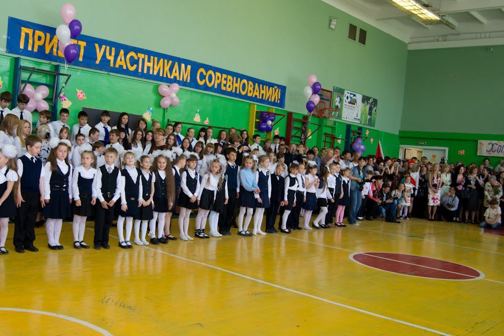 Школа 74 владивосток. Фото 74 школы Владивосток. Владивосток школа 74 последний звонок. СОШ школа 74 Владивосток.