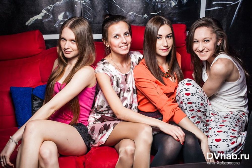 Вечеринка 18. Пати 18. Пижамная вечеринка 18 +. Вечеринка 18 + пати. Школьные вечеринки +18.