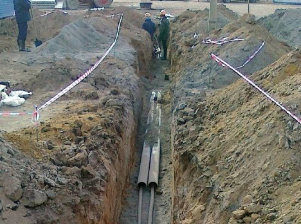 Защита кабеля в грунте от механических повреждений. Кабель-канал напольный (кабельный трап) 1 канал 89*32 мм. Защита проводов. Металлическая защита кабеля на стене. Прокладка кабеля под землей.