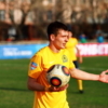 Дмитрий Тихий готовится ввести мяч в игру из-за боковой — newsvl.ru