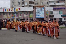 По улицам Комсомольска-на-Амуре прошел крестный ход в честь Дня Победы 