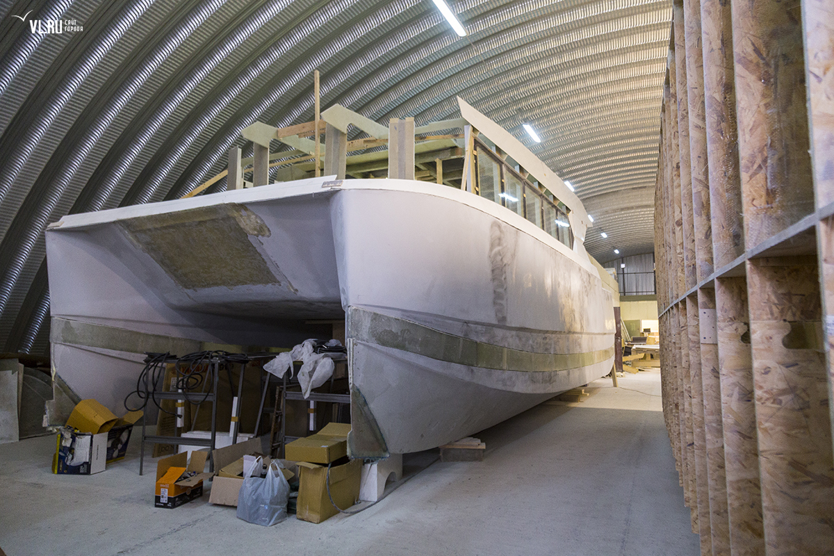 сооружения для судостроения. композитные надстройки тральщик стеклопластик. модульное судостроение. постройка корабля. верфи петр 1 петербургские полтава адмиралтейские верфи.