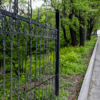 В мэрии говорят, что часть забора и ворота были украдены на майские праздники — newsvl.ru