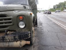 Автолюбительница проскочила через перекрытую дорогу и вписалась в военный ЗИЛ 