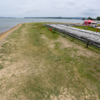 В "Ковчеге" говорят, что до Санаторной добираться далеко и неудобно, поэтому присматриваются к пляжу на Ахлестышева на Русском острове (фото – июнь 2018 года) — newsvl.ru
