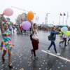 Тысячи горожан прошли в праздничном шествии по Светланской — newsvl.ru
