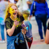Праздник красок Холи - это радостное событие среди молодежи города, которое каждый год привлекает сотни участников — newsvl.ru