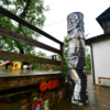 Уличное искусство в качестве "холстов" использует подручные материалы — newsvl.ru