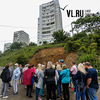 «Дом подмоет, и он обрушится» — жители Шошина во Владивостоке обеспокоены растущим возле здания котлованом (ФОТО)