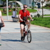 Одни привозят велосипеды с собой, другие берут в прокате — newsvl.ru
