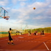 На территории кампуса есть несколько площадок для игры в баскетбол — newsvl.ru