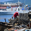 В водоохранной зоне Русского острова пилят судно на металлолом (ФОТО)
