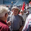 Пенсионеры и молодежь вышли на митинг против пенсионной реформы — newsvl.ru