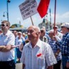 Возмущенные грядущим повышением пенсионного возраста, а также принятием закона о повышении НДС до 20% владивостокцы вышли на согласованную акцию протеста   — newsvl.ru
