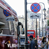 Туристические автобусы безнаказанно перегораживают полосу движения и создают пробки в центре Владивостока (ФОТО)