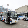 На нижней площадке терминала гостей города уже ожидают большие автобусы, на которых их повезут по музеям, храмам, на набережные и видовые — newsvl.ru