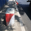 Бетонный блок стоит на тротуаре... — newsvl.ru