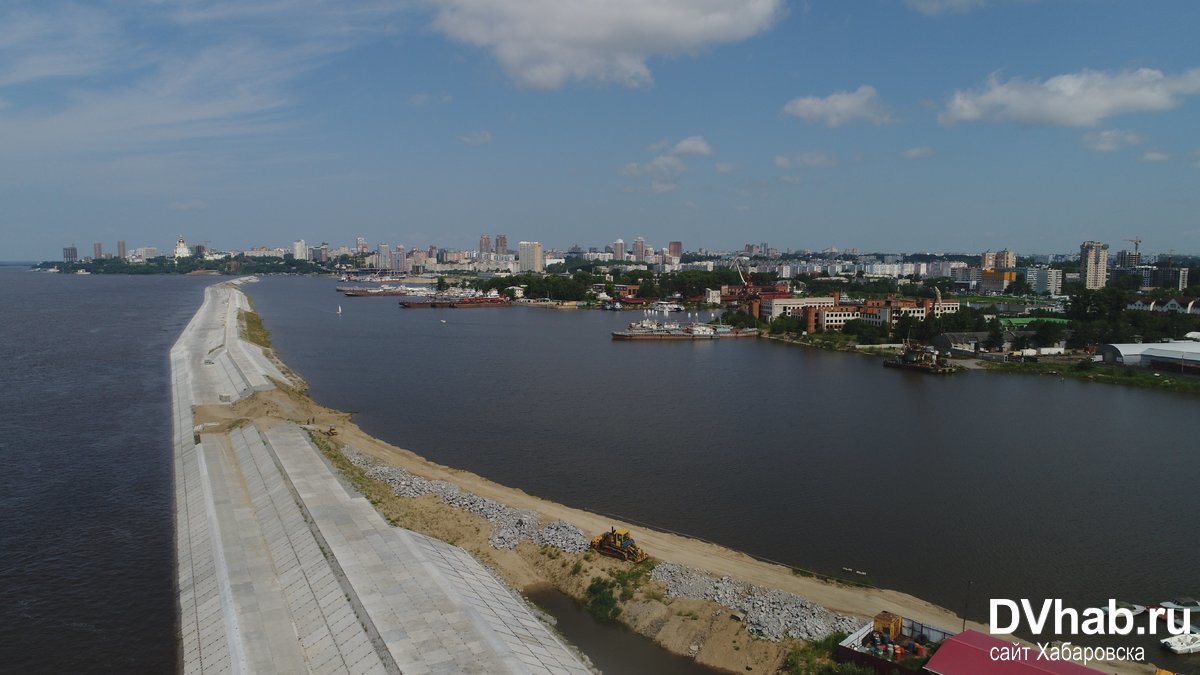 Хабаровск в реальном времени. Дамба набережная Хабаровск. Дамба на Амуре у Хабаровска. Набережная Ерофей Хабаровск. Набережная Хабаровск Южный.