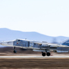 Фронтовой бомбардировщик Су-24 идет на взлет  — newsvl.ru