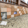 Упавшая плитка ждет своего часа, чтобы вернуться на свое законное место — newsvl.ru