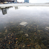 Отвалившиеся куски плитки смывает в воду — newsvl.ru