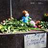 Владивостокцы приносили охапки цветов и игрушки в память о погибших при пожаре в Кемерово — newsvl.ru