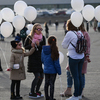 Некоторые пришли с целыми охапками шаров и раздавали их другим — newsvl.ru