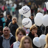 В основном шары были чисто белого цвета, но на некоторых виднелись надписи: «Кемерово – мы с тобой», «Кемерово – Владивосток» — newsvl.ru