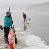 Вода только начала освобождаться ото льда, а серферы уже решили открыть сезон — newsvl.ru