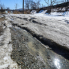 Весной дорогу покрыл слой льда — newsvl.ru