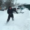 В районе Олега Кошевого расчищают межквартальный проезд — newsvl.ru