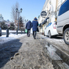 Там, где владельцы кафе на Адмирала Фокина не позаботились о прилегающей территории, образовалась скользкая смесь из растаявшего снега и грязи — newsvl.ru