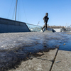 Лед вокруг памятника Солженицыну — newsvl.ru