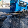 Почти неделю 20-метровый участок тротуара в районе Луговой, 85 во Владивостоке покрыт толстым слоем льда — newsvl.ru