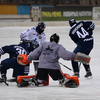Клюшек для хоккея с мячом не нашли, поэтому играли обычными — newsvl.ru