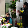 В этот день мужчины покупают своим любимым цветы — newsvl.ru