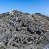 Снегом укрыт мусор, который свозят сюда в теплое время года — newsvl.ru